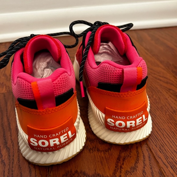 Sorel waterproof sneaker - Picture 3 of 4